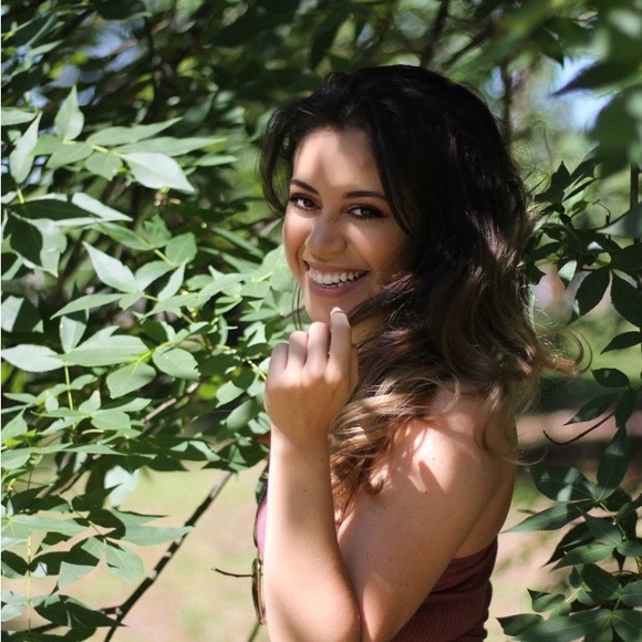 Meet your Posher, Kristin - Picture 2 of 3